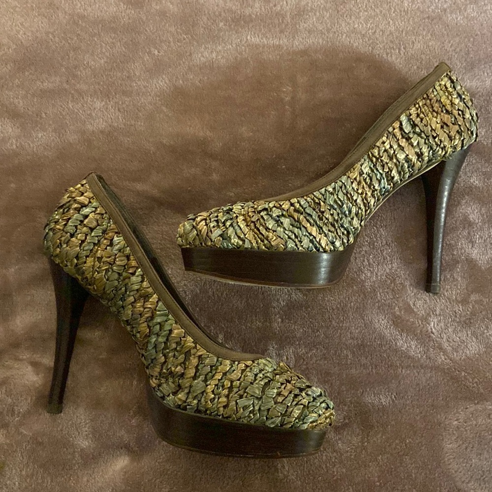 Stuart Weitzman
Herbal Raffiaswoon Platform Round Toe Pumps
Size: US 7.5